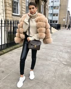 230 ideas para conjuntos con abrigos de piel | Conjuntos con abrigos de piel, conjuntos con abrigos, abrigo - conjunto con chaqueta de piel