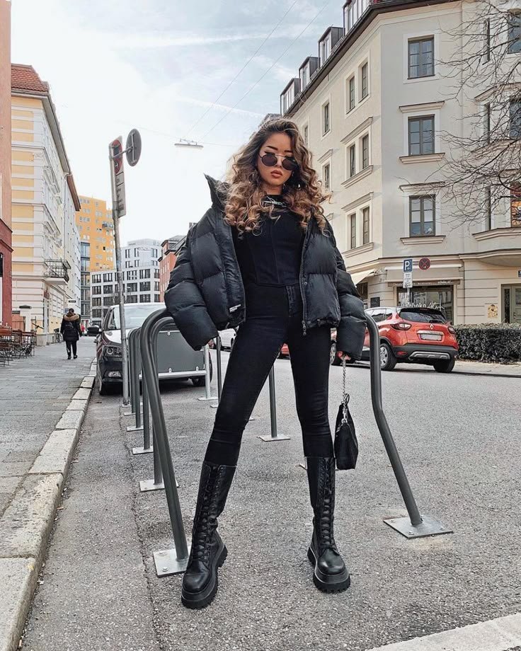 ¡25 conjuntos con chaqueta acolchada para probar en 2020! - Inspiración y descubrimiento de moda - conjunto con chaqueta acolchada corta