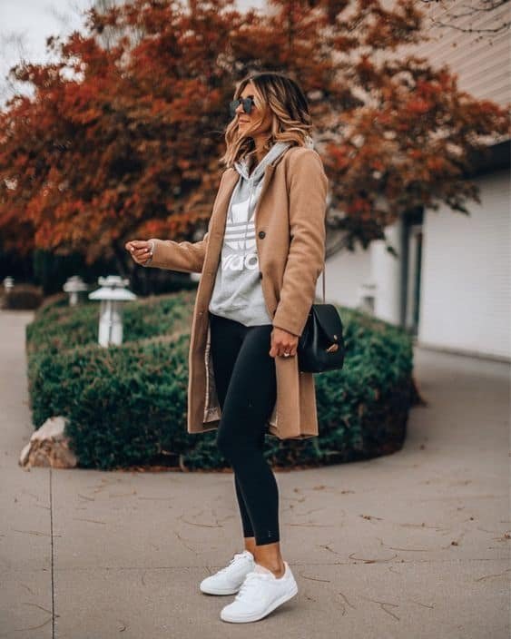 30 ideas de atuendos de otoño con zapatillas » Lady Decluttered - conjunto de leggings marrones