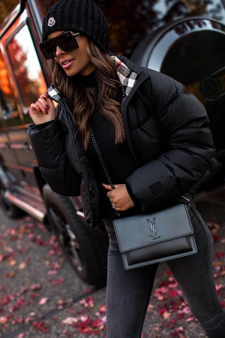 Cómo combinar una chaqueta acolchada corta - Mia Mia Mine | Conjuntos de moda de invierno, Moda chic de otoño, Conjuntos deportivos - Conjunto con chaqueta acolchada corta