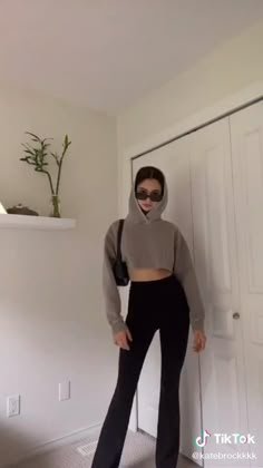 16 ideas increíbles de pantalones de yoga acampanados | pantalones de yoga acampanados, leggings acampanados, conjuntos bonitos - conjunto de leggings acampanados de invierno