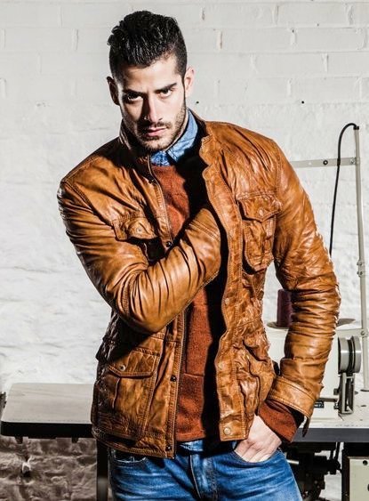 Moda y estilo masculino: conjunto con chaqueta marrón
