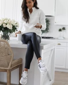 440 mejores ideas de pantalones de cuero en 2024 | estilo, moda, pantalones de cuero 440 ideas para pantalones de cuero en 2024 | estilo, moda, pantalones de cuero - conjunto de leggings de cuero sintético