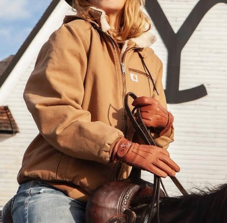 16 consejos esenciales para combinar chaquetas Carhartt para mujer que debes ver ahora mismo - Conjunto de chaqueta Carhartt para mujer