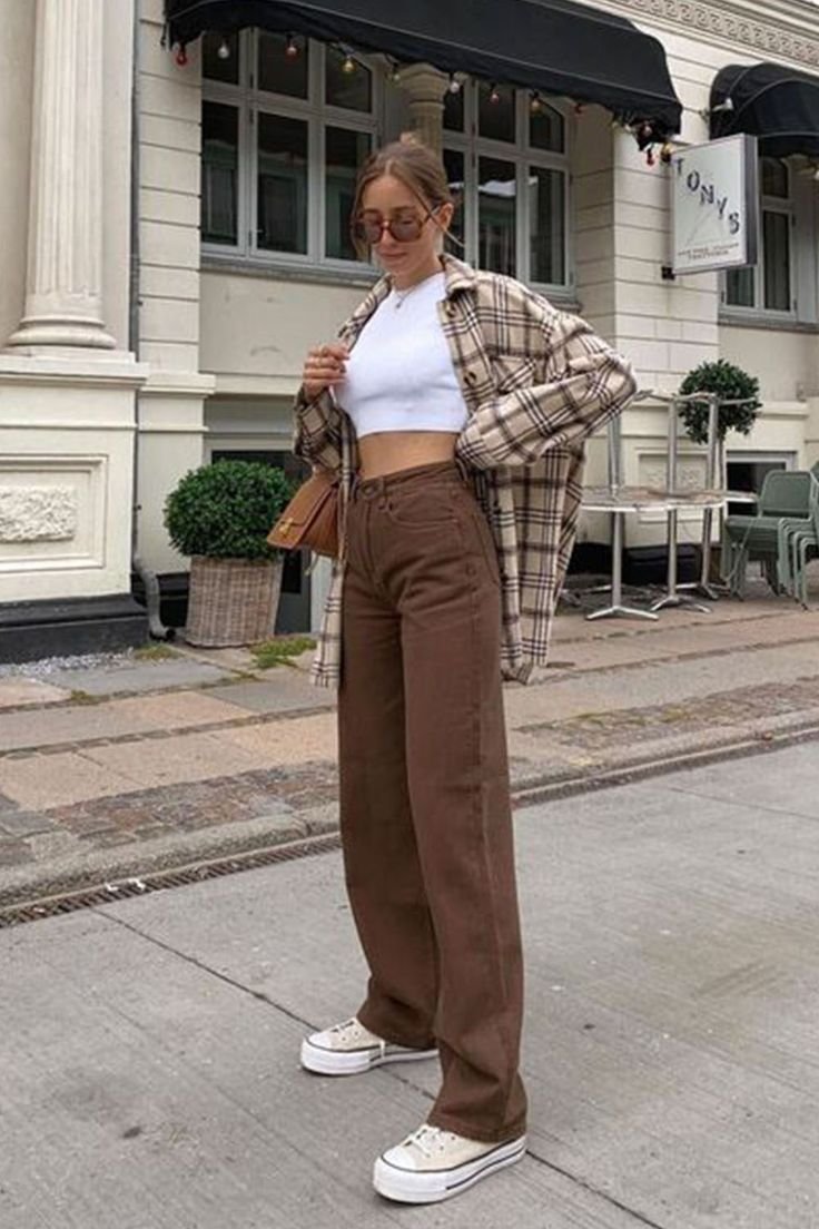 conjunto de suéter marrón