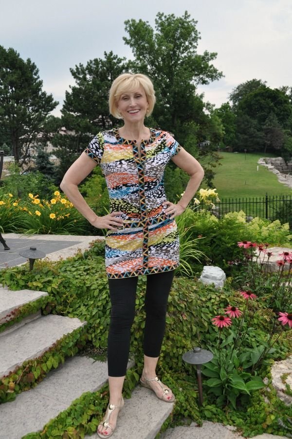 Las mejores blusas para usar con leggings y lucir elegante | Vestidos con leggings, Cómo usar leggings, Conjuntos lindos con shorts Las mejores blusas para usar con leggings y lucir elegante | Vestidos con leggings, Cómo usar leggings, Conjuntos lindos con shorts - Vestido con leggings