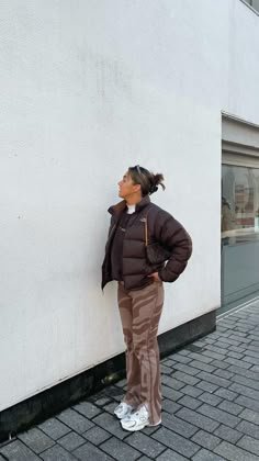 8 ideas para combinar con una chaqueta acolchada marrón | Conjunto con chaqueta acolchada, chaqueta acolchada marrón, conjuntos con chaqueta - Conjunto con chaqueta acolchada marrón