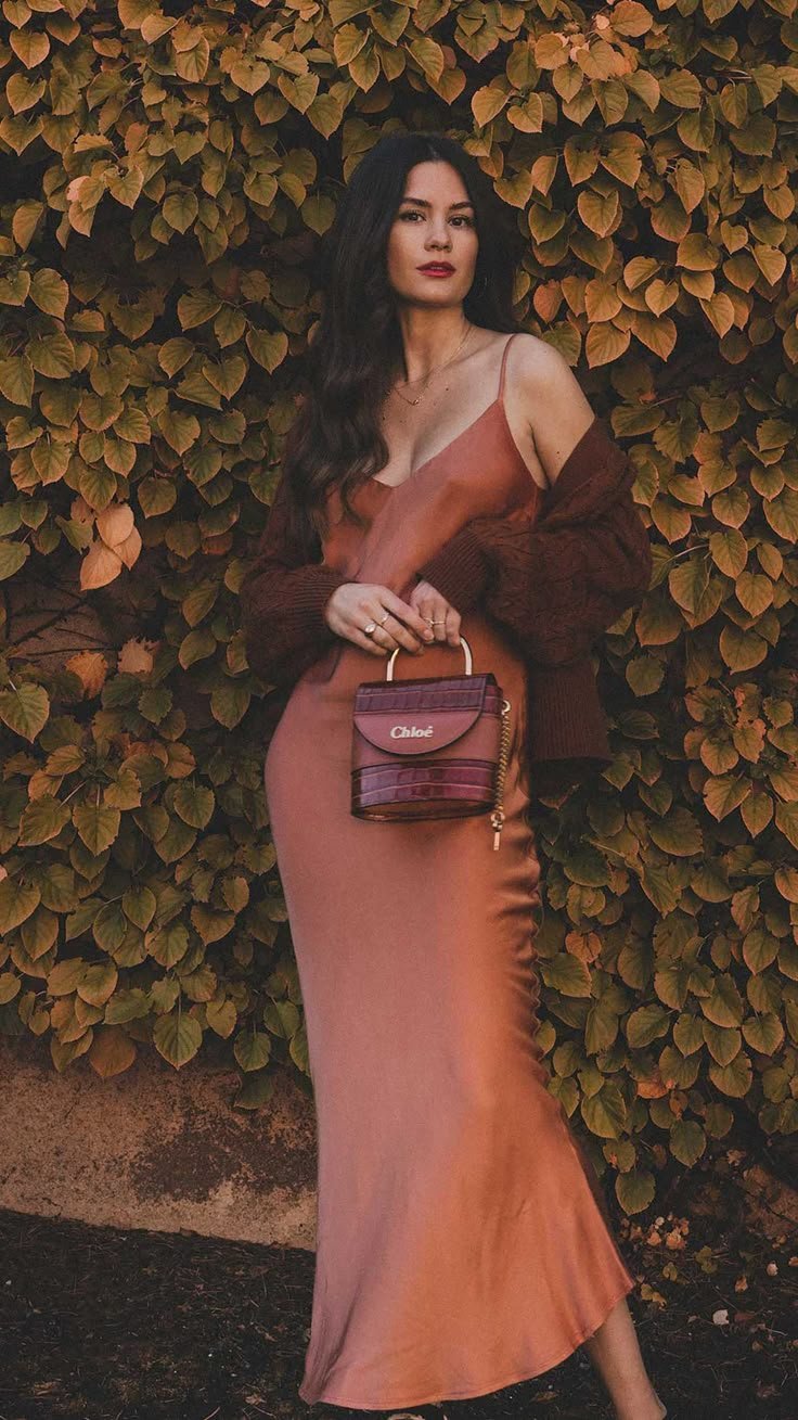 Sarah Christine, Cómo combinar un vestido para el invierno: conjunto con suéter marrón